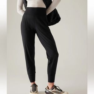 Only Worn Twice Athleta Venice Jogger Black Size Medium Athletic Pant